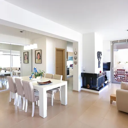 Semesterbostad Armilides Luxury 3 Bedroom Maisonette *