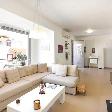 Armilides Luxury 3 Bedroom Maisonette Semesterbostad *