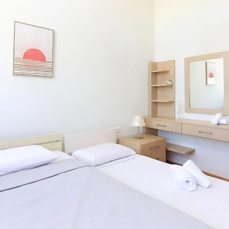 Armilides Luxury 3 Bedroom Maisonette Semesterbostad